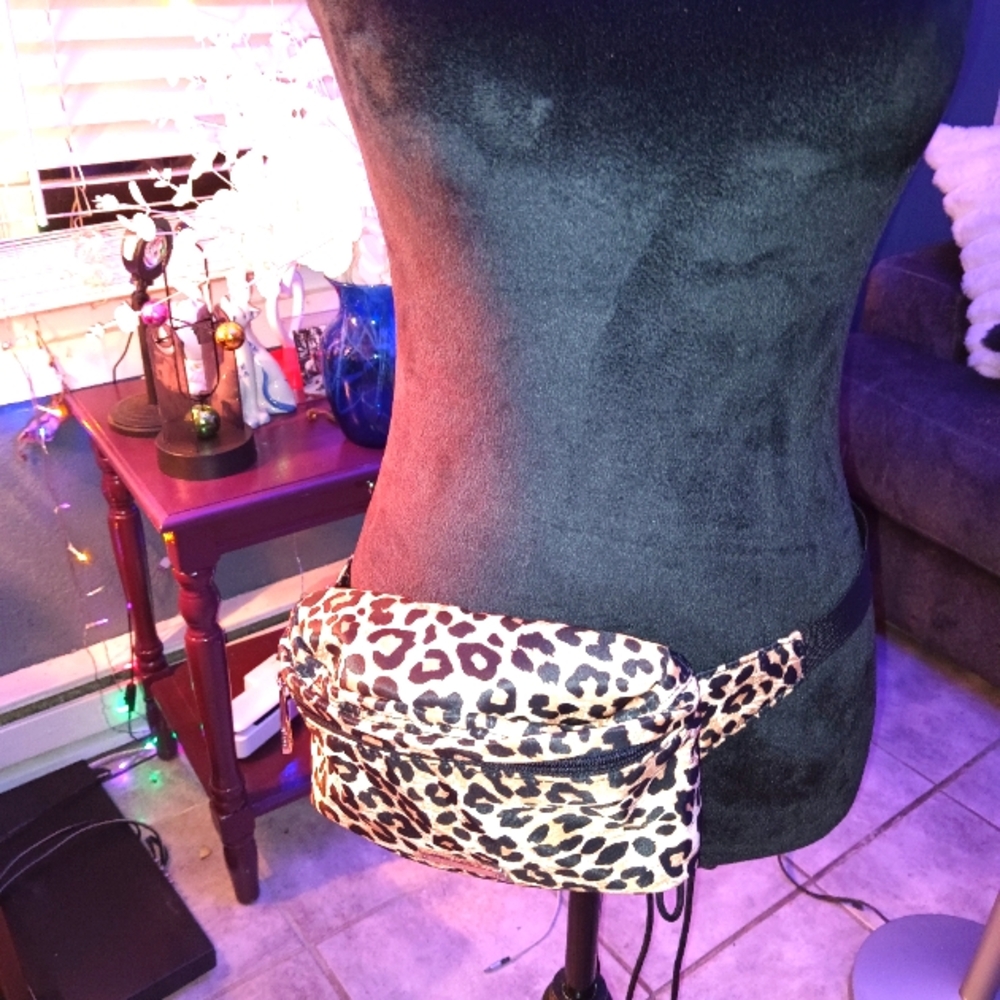 Leopard Print Fanny Pack - Picture 11 of 16